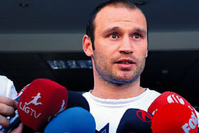 Burda olmak onur kırıcı!