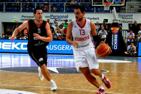 12 Dev Adam nefes nefese!