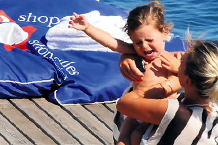 Annesi öpünce geçti