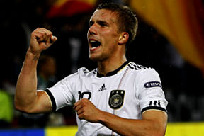 Podolski tamam Forlan sırada