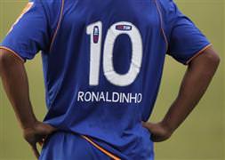Ronaldinho için kollar sıvandı