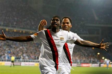 Adebayor’dan Aslan’a kötü haber!