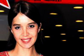 Ekrana göz kırpıyor