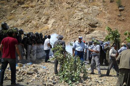 Gaz bombası çarpan BDP’li öldü