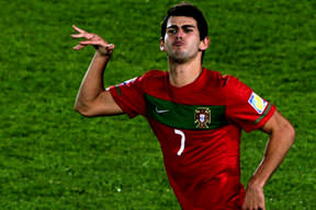 Oliveira yönetimi 2'ye böldü