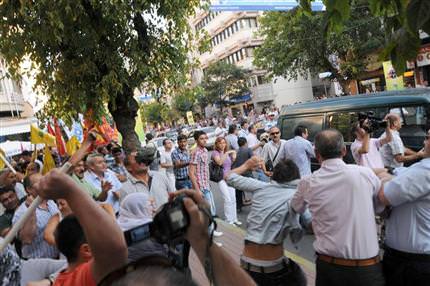 Bursa’da ki barış mitingi de gergin geçti