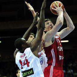 Devler matadoru ezdi geçti