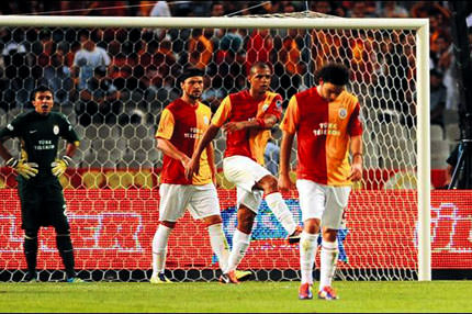 Muslera'ya destek