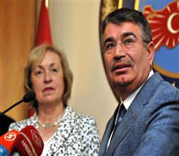 Devletle savaşan akılsızlar...