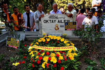 Taçsız kral anıldı