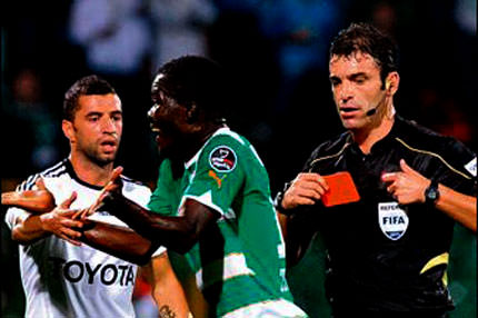 Küfretti.. Kızardı