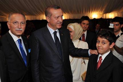 İsrail, Yahudi soykırımının arkasına saklanıyor