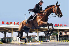 Fidel Castro sosyeteye kaçtı