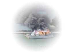 Gezi teknesi yanarak battı