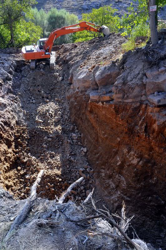 Bahçesinden 1.5 ton altın sinyali aldı