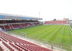 Avni Aker'in zemini değişiyor