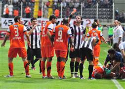 Manisasporlu Simpson'a üç maç ceza