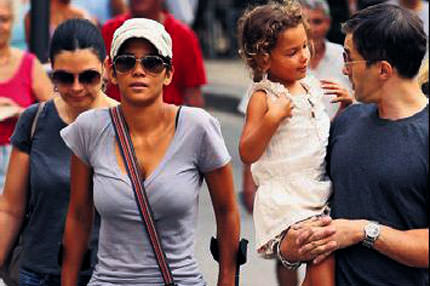 Cici babasına iyice ısındı