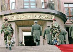 Medyatik subaylara orduevi yasağı iddiası