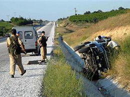 Polis aracı devrildi: 4 şehit