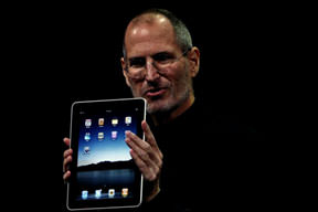 Steve Jobs hayatını kaybetti