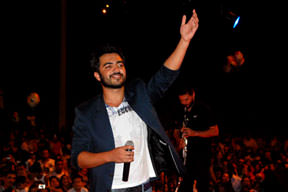 Hiçbir kıyafeti beğenmedi!