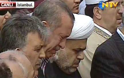 Erdoğan gözyaşlarını tutamadı-3