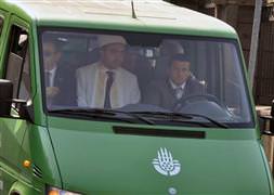 Erdoğan cenaze arabasına bindi