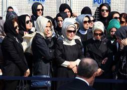 Gözyaşlarını tutamadılar!