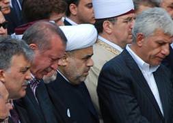 Tenzile Erdoğan'ı mezara oğulları indirdi