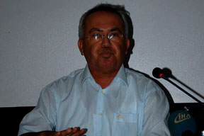 6 liralık çam balı vitrinde 20 lira