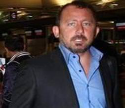 Tribünde ciyaklayan otuz bin tane kadın...