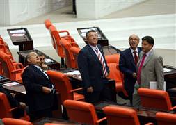 Meclis'i yağmur suları bastı