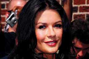 Jones saçına salça sürüyor