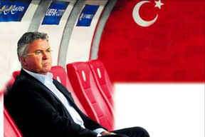 Hiddink kafa mı buluyor?