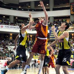 Sezonun ilk kupası Cimbom'un