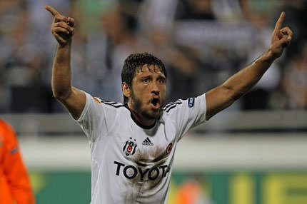 Egemen sol beke geçiyor!