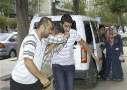 Kızını, 'Elalem ne der' diye boğmuş