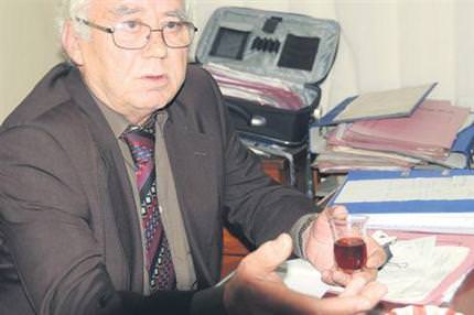 Hakim avukatı dövdü