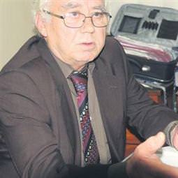 Hakim avukatı dövdü