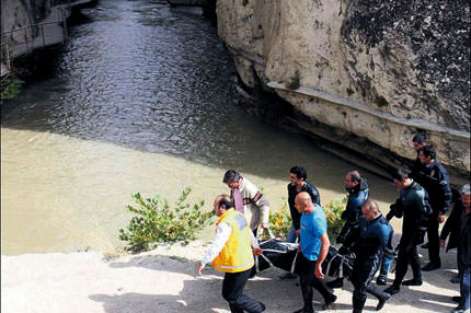 Top peşinden ölüme koştu!