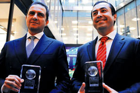 Jobs'un tasarımcısı TT'ye tablet yapıyor