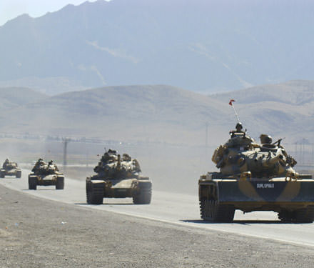 22 tabur asker karadan Kuzey Irak'a girdi