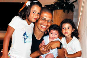 Alex de Souza şehitleri unutmadı