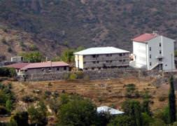 Korucular mevzilerini bıraktı
