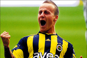 Her şeye rağmen çok çalışıyor...