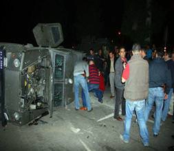 Polis aracı kaza yaptı: 3 yaralı