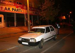 Ak Parti binasına saldırdılar