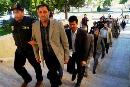 KCK operasyonunda 24 tutuklama