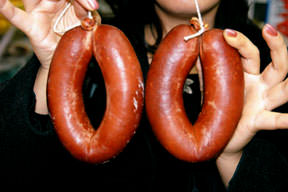 1 liralık sucuk avı!